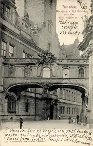 Ak Dresden Altstadt, Übergang v. Kgl. Schloss nach der Kath. Hofkirche