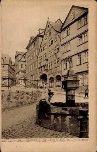 Ak Wetzlar an der Lahn, Brunnen und Kaiserhaus am Kornmarkt