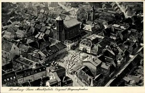 Ak Homburg im Saarpfalz Kreis, Fliegeraufnahme der Stadt, Synagoge links mittig, Marktplatz