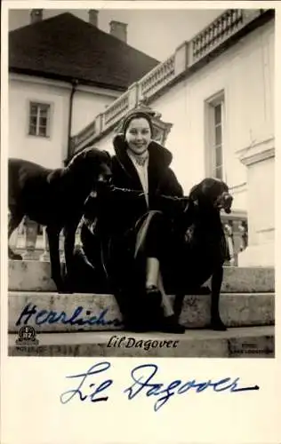 Ak Schauspielerin Lil Dagover, Porträt mit Hunden, Autogramm