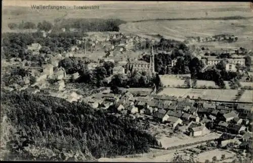 Ak Wallerfangen, Blick auf die Stadt mit Kirche, Felder