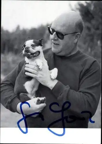 Foto Schauspieler Gert Haucke mit Hund, Autogramm