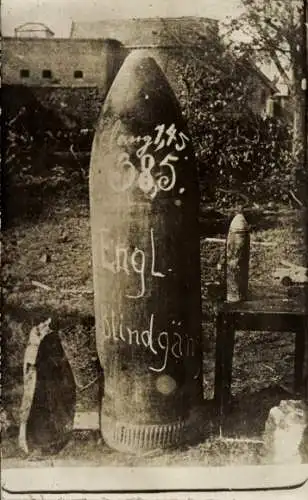 Foto Ak Englischer Blindgänger, Munition, I. WK