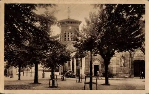 Ak Macau-Medoc Gironde, Entree de l'Eglise, Place Dulfour-Dubergier