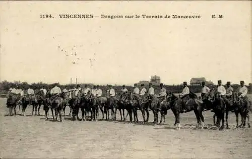 Ak Vincennes Val de Marne, Dragons sur le Terrain de Manoeuvre