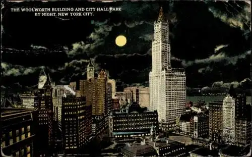 Ak Manhattan New York City USA, Woolworth Building, City Hall Park bei Nacht