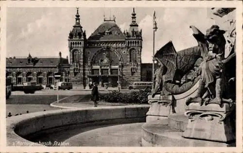 Ak 's Hertogenbosch Nordbrabant Niederlande, Bahnhof, Brunnen