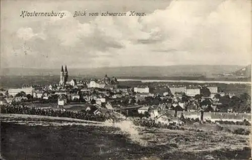 Ak Klosterneuburg in Niederösterreich, Gesamtansicht, Blick vom schwarzen Kreuz