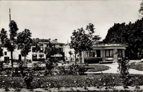 Ak Saint Jean d'Angély Charente Maritime, Square du Jardin public