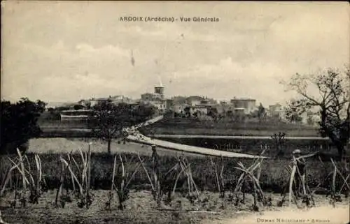 Ak Ardoix Ardeche, Felder, Feldarbeiter, Blick auf den Ort