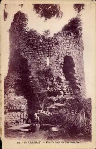 Ak Parthenay Deux Sèvres, Vieille tour du Chateau fort