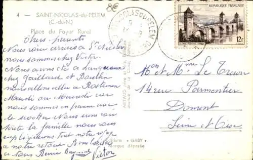 Ak Saint Nicolas du Pélem Cotes d'Armor, Place du Foyer Rural