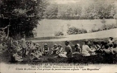 Ak Le Glandier Corrèze, Preventorium, Gruppe von Internatskindern Les Muguettes