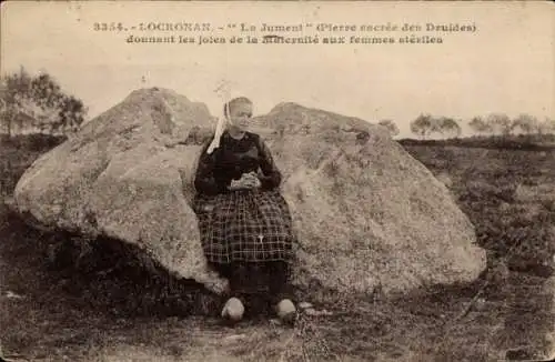 Ak Locronan Finistère, Frau in bretonischer Tracht