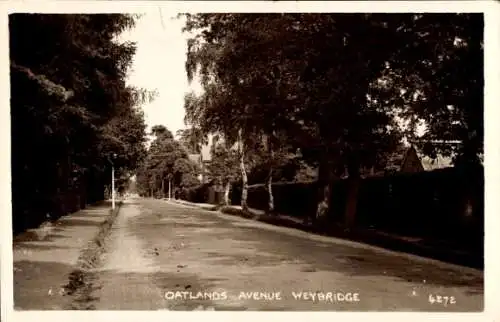 Ak Weybridge Surrey England, Oatlands Avenue