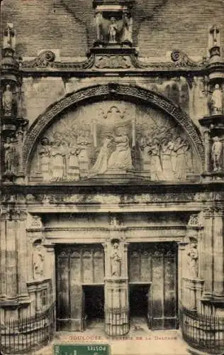 Ak Toulouse Haute Garonne, Blick auf den Eingang, Reliefs