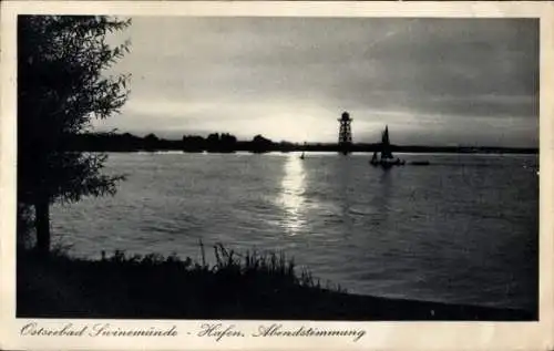 Ak Świnoujście Swinemünde Pommern, Hafen, Abendstimmung