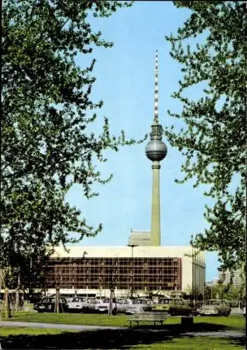 Ak Berlin, Palast der Republik, Fernseh und UKW Turm der Deutschen Post