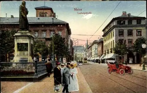 Ak Mainz am Rhein, Ludwigstraße, Statue, Auto, Straßenbahn