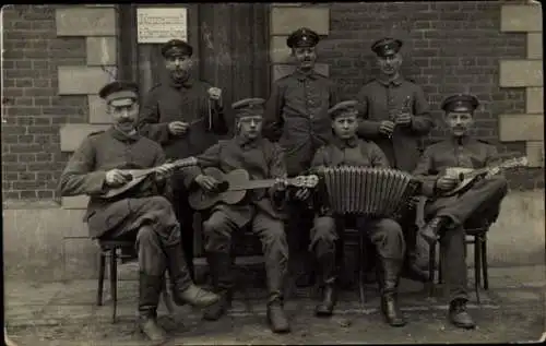 Foto Ak Deutsche Soldaten in Uniformen mit Musikinstrumenten, I WK