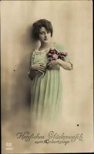 Ak Glückwunsch Geburtstag, Frau-Porträt, Blumen