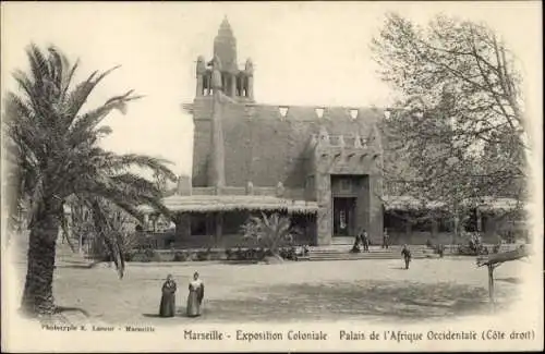 Ak Marseille Bouches du Rhône, Exposition Coloniale, Palais de l'Afrique Occidentale, Cote droit