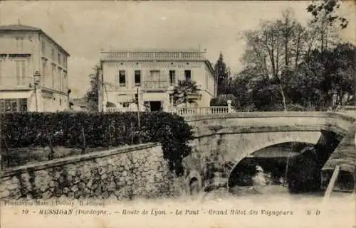 Ak Mussidan Dordogne, Route de Lyon, Le Pont Grand Hotel des Voyageurs