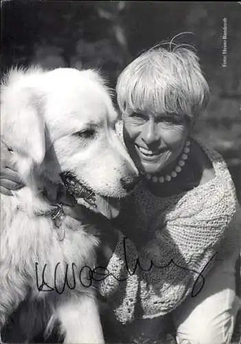 Ak Schauspielerin Barbara Rütting, Portrait mit Hund, Autogramm