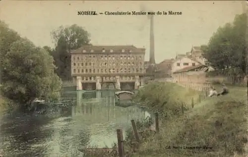 Ak Noisiel Seine-et-Marne, Chocolaterie Menier vue de la Marne