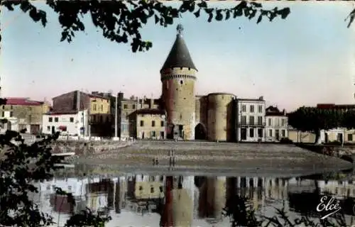 Ak Libourne Gironde, Les Quais et la vieille Tour au bord de l'Isle