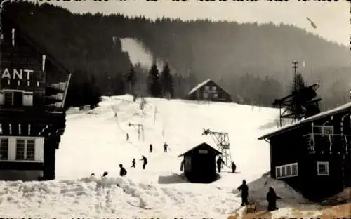 Ak Araches les Carroz Haute Savoie, Schneefelder, Besteigung des Teleski