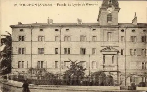 Ak Tournon sur Rhone Ardeche, Fassade des Lycee de Garcons, Turmuhr