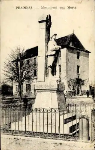 Ak Pradinas Aveyron, Monument aux Morts