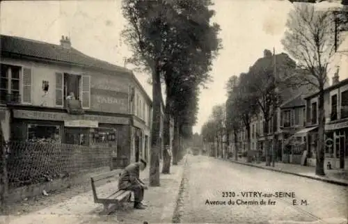 Ak Vitry sur Seine Val de Marne, Avenue du Chemin de Fer