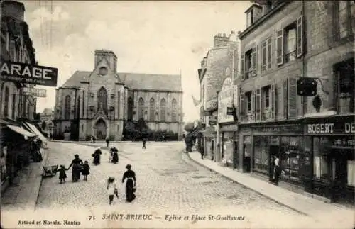 Ak Saint Brieuc Côtes d’Armor, Kirche, Place Saint-Guillaume