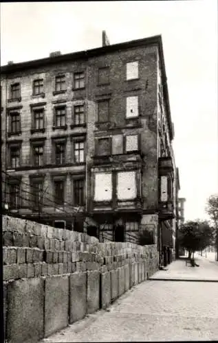 Ak Berlin Mitte, Die Mauer in der Bernauer Straße