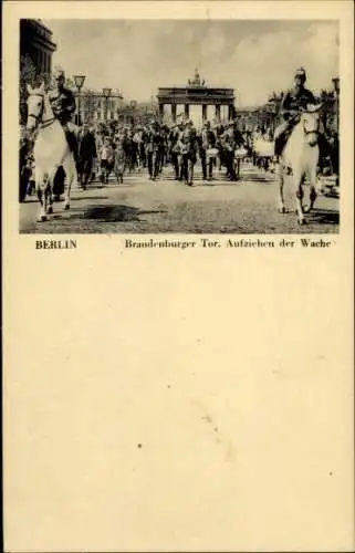 Ak Berlin Mitte, Brandenburger Tor, Aufziehen der Wache