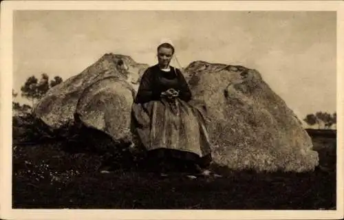 Ak Locronan Finistère, Frau in bretonischer Tracht