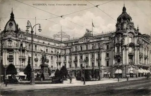 Ak Wiesbaden in Hessen, Kaiser Friedrichsplatz, Denkmal