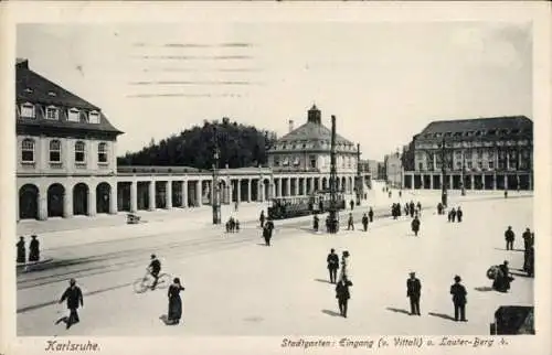 Ak Karlsruhe in Baden, Bahnhofsplatz gegen den Stadtgarten, Straßenbahn, Passanten