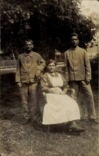 Foto Ak Hansestadt Bremen, Zwei Männer und eine Frau, Portrait