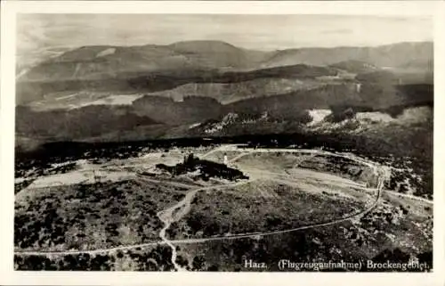 Ak Brocken Nationalpark Harz, Blick auf das Brockengebiet, Fliegeraufnahme