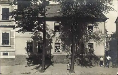 Foto Ak Zwickau in Sachsen, Wohnhaus Zwickauer Straße 60, Anwohner, Kinder