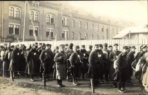 Foto Ak Zwickau in Sachsen, Französische Kriegsgefangene, Soldat mit Gewehr, 1915/16, 1. WK