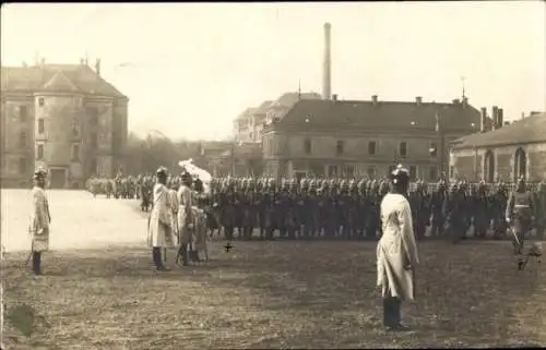 Foto Ak Zwickau in Sachsen, Armeekompanie beim Appell