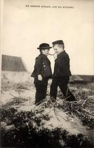 Ak Niederlande, Kinder in Tracht, erste Zigarre, Jan und Stoffel