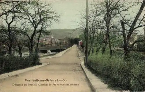 Ak Verneuil sur Seine Yvelines, Descent du Pont du Chemin de Fer