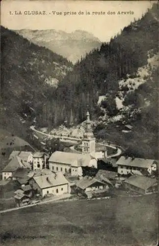 Ak La Clusaz Haute Savoie, Blick von der Aravis-Straße aus