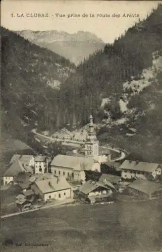 Ak La Clusaz Haute Savoie, Blick von der Aravis-Straße aus