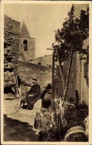 Ak Les Baux Bouches-du-Rhône, un coin du Vieux Village